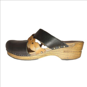 Dansko Womens Two-Tone Brown Leather Clog Mules